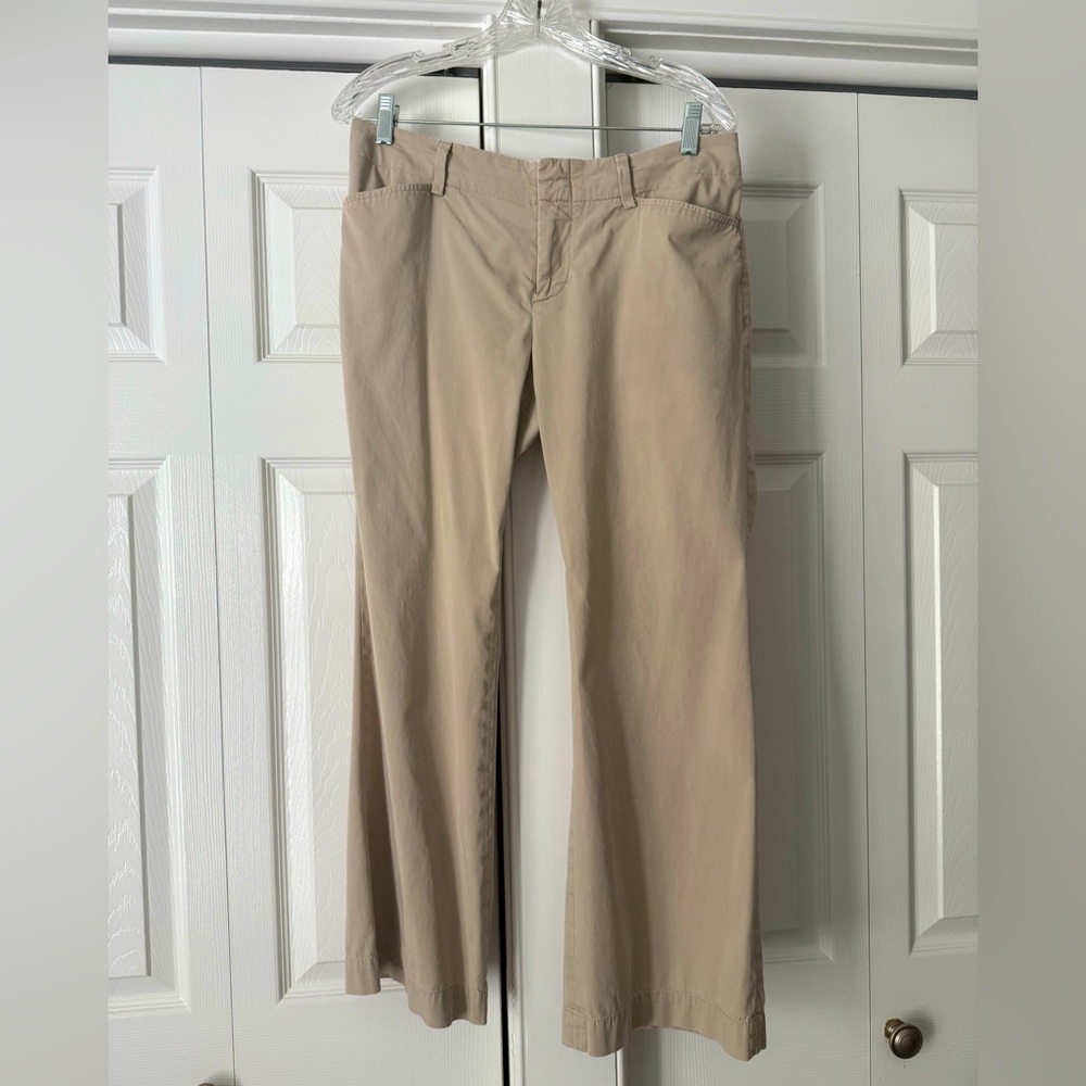 Gap Curvy Fit Women’s Khaki Pants.